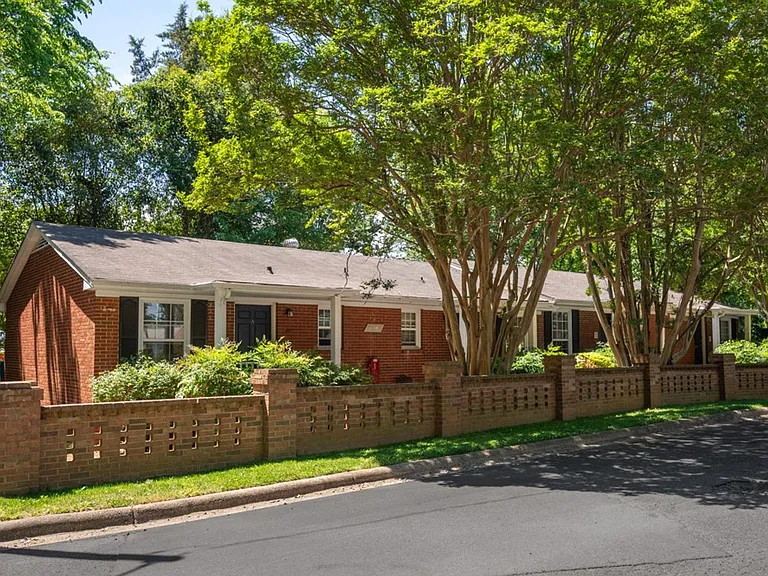 Sharon Oaks Apartments — Photo 13