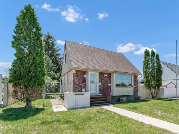 119 W 10th St SW, Medicine Hat, AB T1A 4R1
