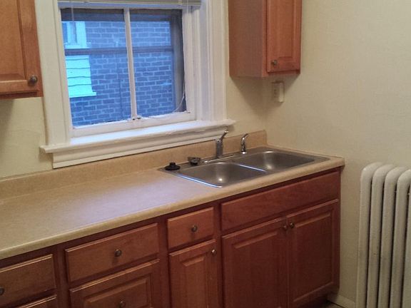 4th image of 921 De Mun Ave APT 2S