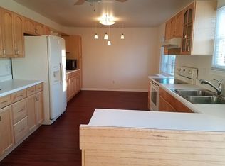 16 N Valley Stream Cir, Newark, DE 19702