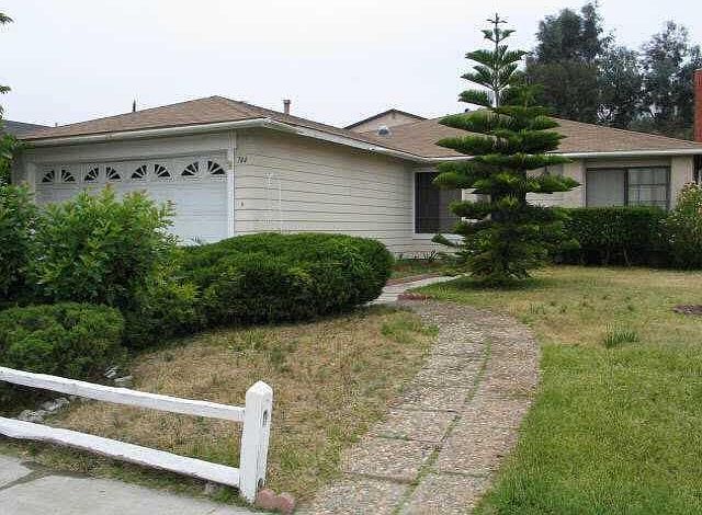 1st image of 744 Kingswood St
