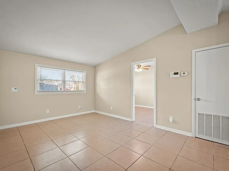 909 Westgate Dr — Photo 8