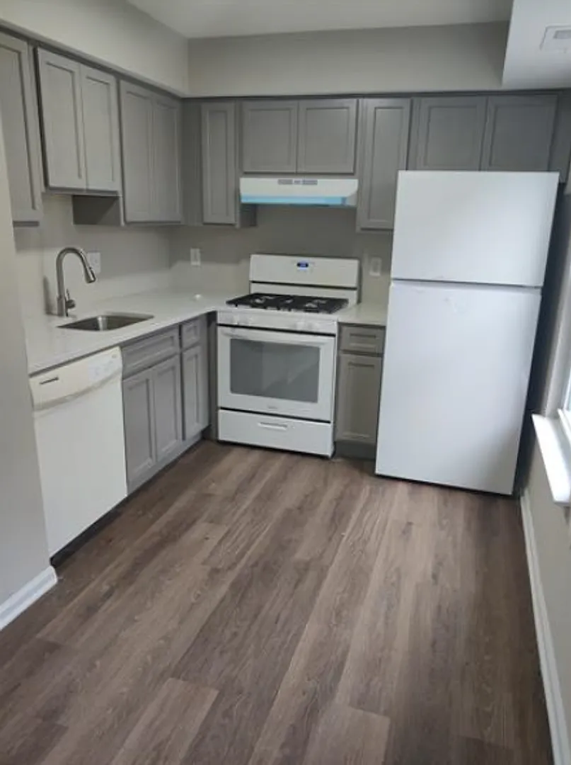 2718 Titan St. 3 bedrooms 1 bathroom Home — Photo 3