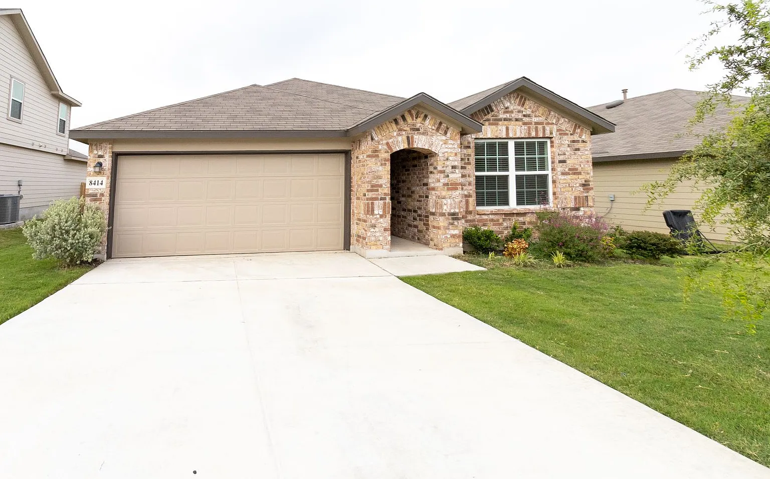 Spacious 4-Bedroom Single-Story Home in Kendall Brook Near Randolph AFB — Photo 1