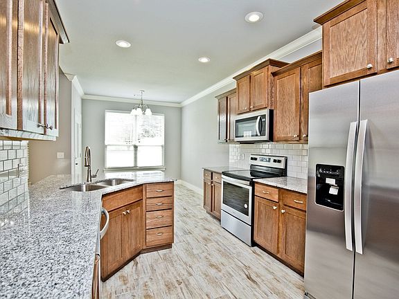 4th image of 114 Alder St