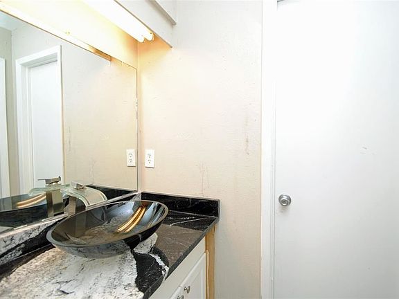 3rd image of 8018 Green Lawn Dr