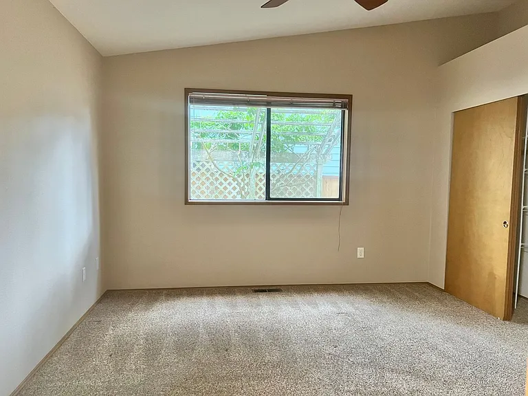 9330 Classic Dr NE — Photo 31