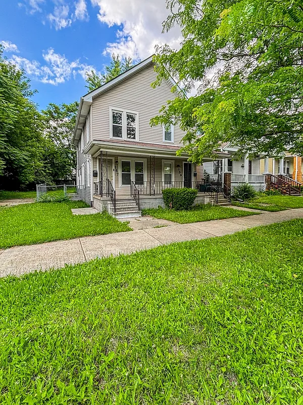 2 bed, 1.0 bath, 825 sqft, $1,100 — Photo 1