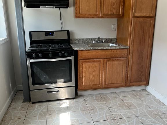5th image of 465 Olmstead Ave #1