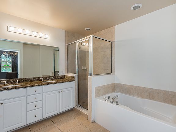 5th image of 3001 NE 185th St APT 125