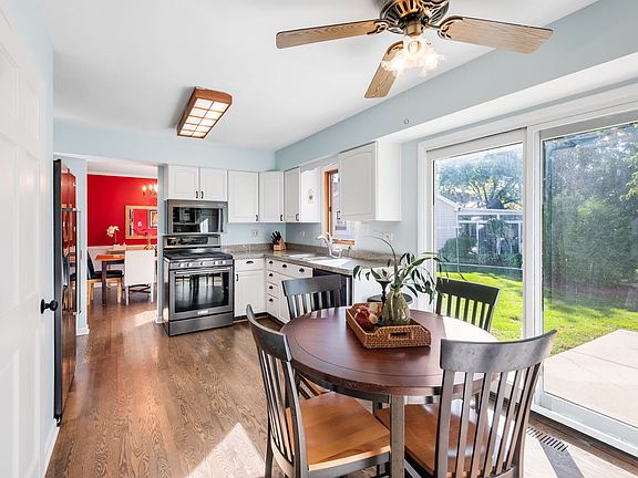 5th image of 1717 Victoria Rd