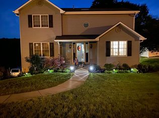 133 Huron Dr, Carnegie, PA 15106
