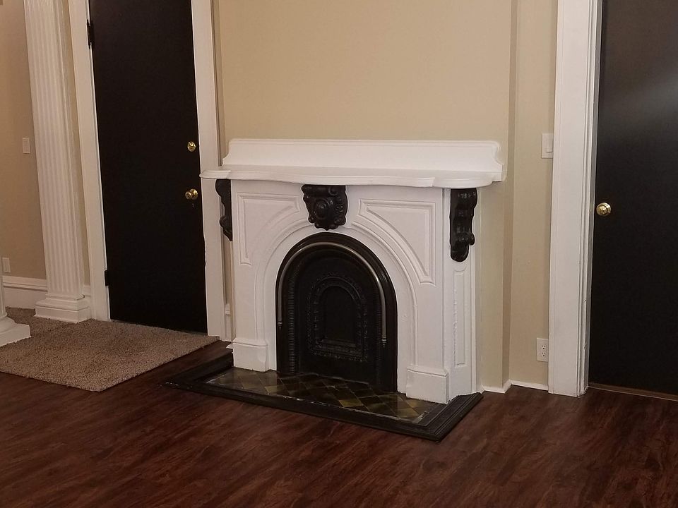 1st image of 306 N Van Buren St #1