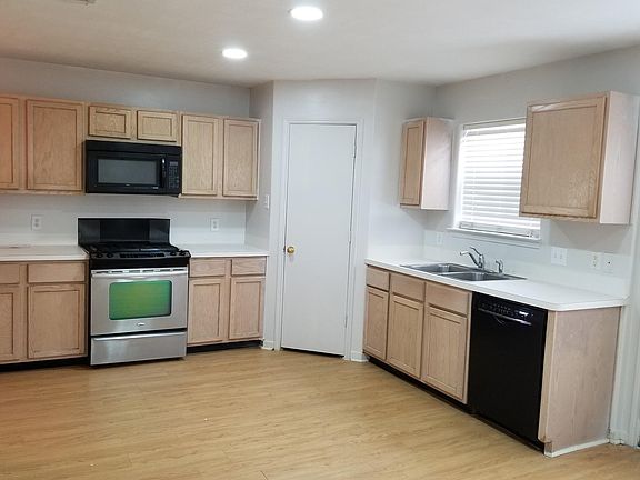 4th image of 839 Autumn Point Ln