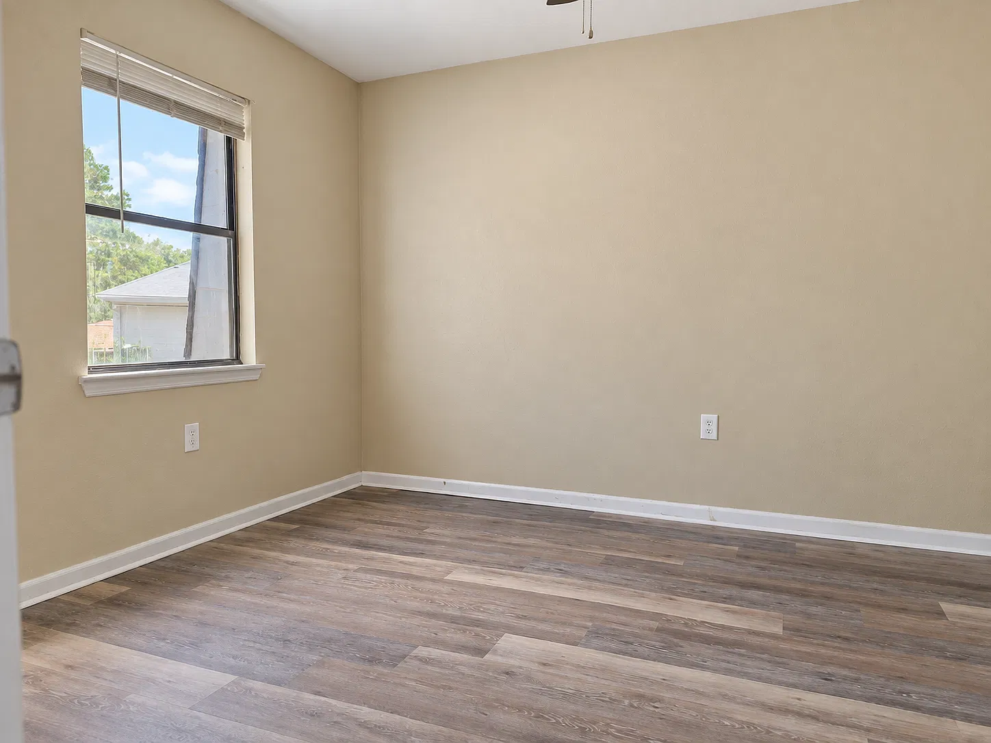 2 bed, 700 sqft, $800 — Photo 2