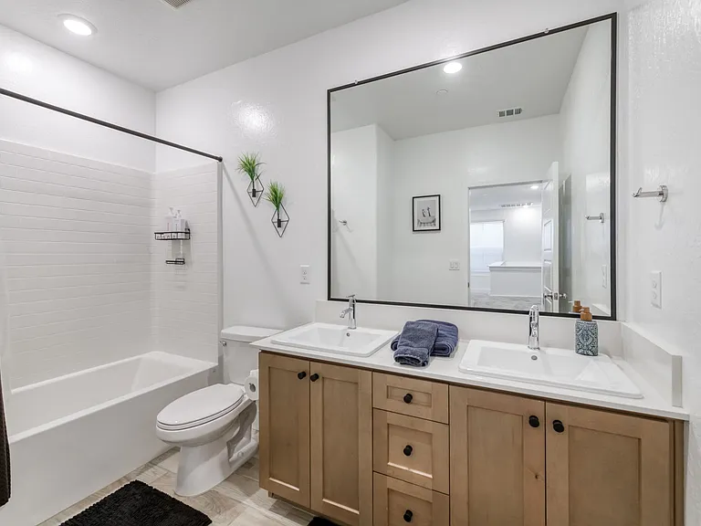 2833 E Teaberry Dr — Photo 8