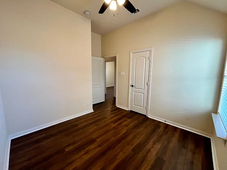 921 Raleigh Path Rd — Photo 10