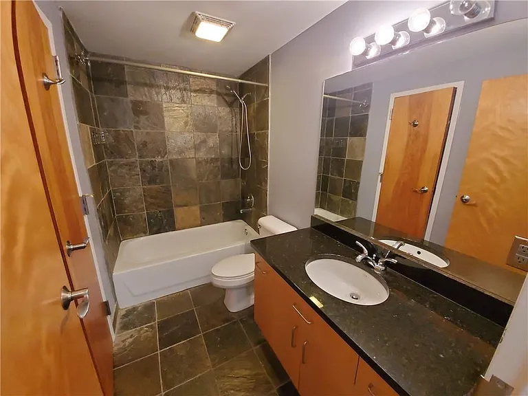 5200 Peachtree Rd #3303 — Photo 9