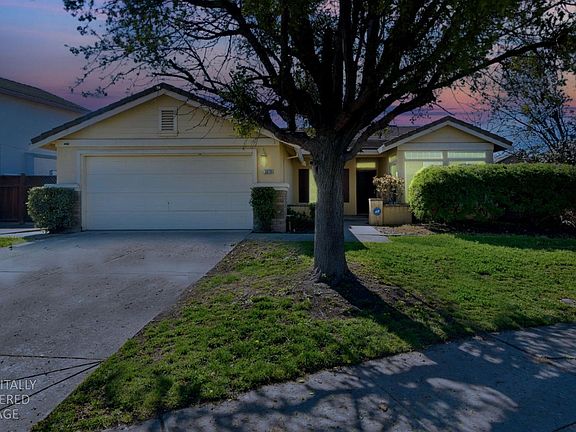 3rd image of 3920 Mount Ritter Ct