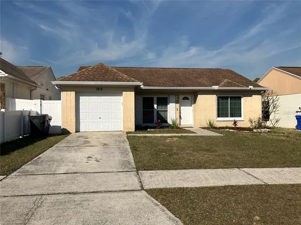 1915 Crown Park Dr, Valrico, FL 33594