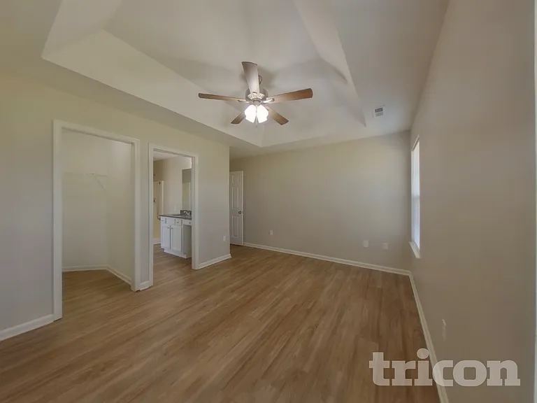 1221 Grace Ct — Photo 6