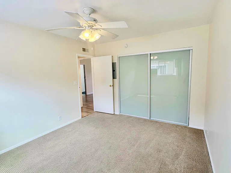 642 N. Hayworth Ave. — Photo 7