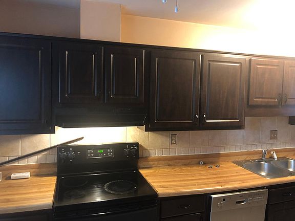 5th image of 440 Peregrine St