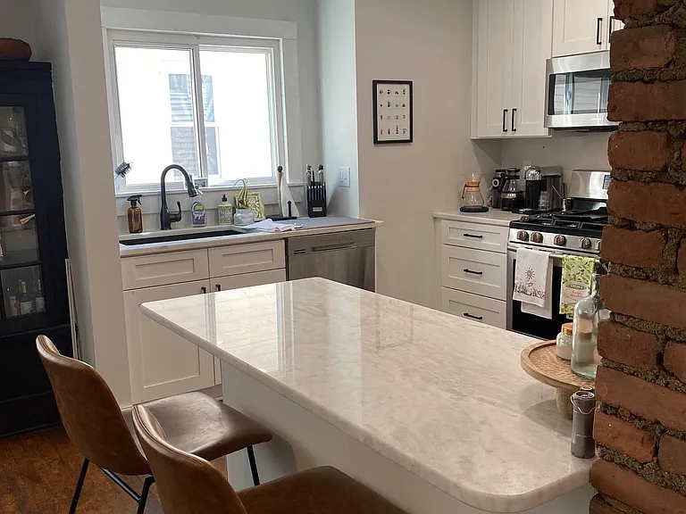 1584 Lakeland Ave — Photo 4