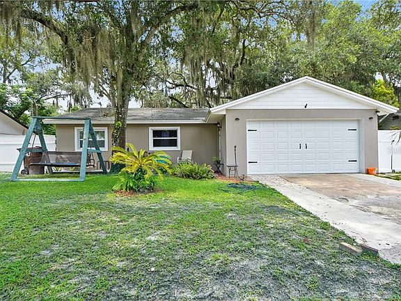 2nd image of 914 S Park Ct