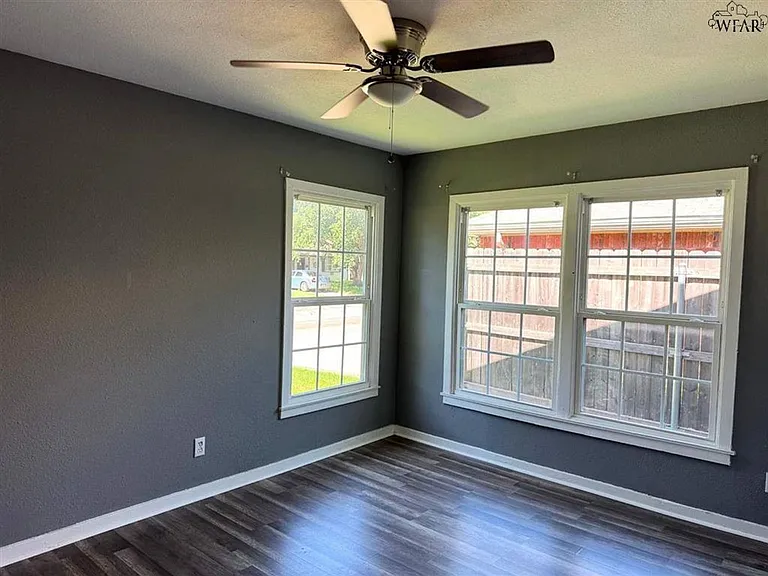 2949 Cunningham Dr — Photo 15