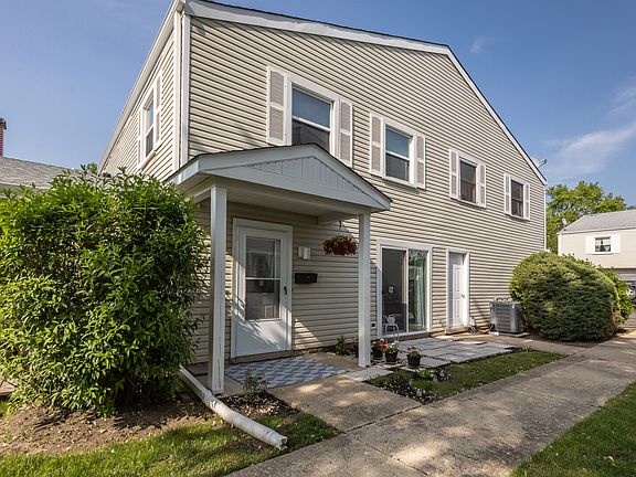 2nd image of 192 Mary Ct Unit B