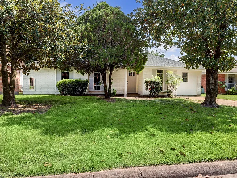 4411 Oak Shadows Dr — Photo 1