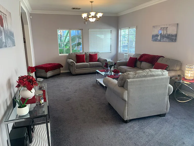 1626 N Alexandria Ave — Photo 6