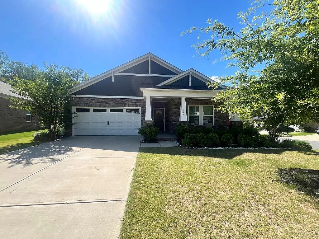 3 bed, 2.5 bath, 2099 sqft, $2,700 — Photo 2