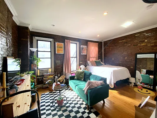 Rented by Bond New York | media 6