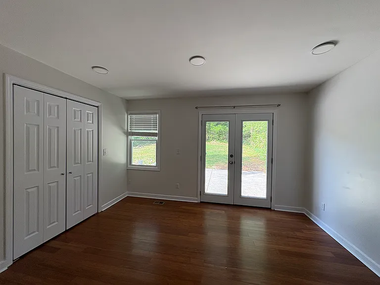 718 Florence Pl NW — Photo 15