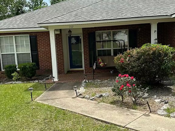 2nd image of 142 Edinborough Dr