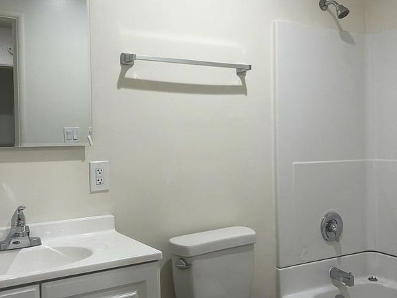 4th image of 3453 Richland Dr APT 9