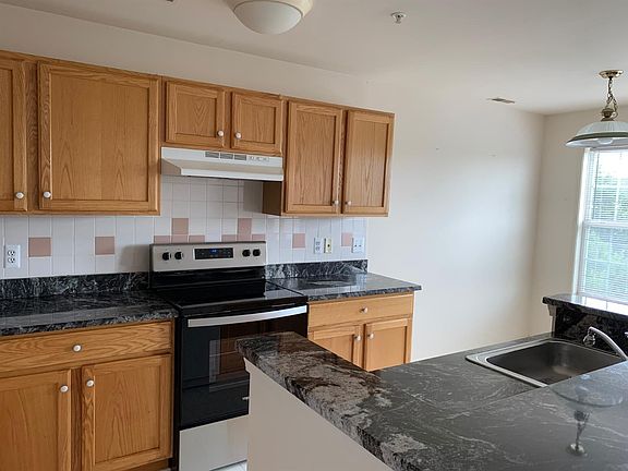5th image of 2840 Barclay Way
