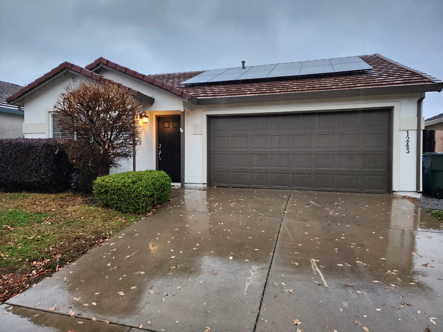 1243 N Woods Dr photo 1