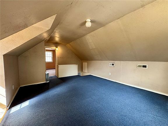 3rd image of 206 Park Manor Rd