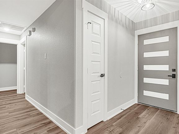 4th image of 1826 Crestview Ct