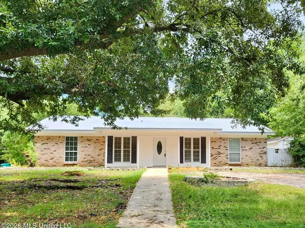 1318 Parktown Dr, Ocean Springs, MS 39564