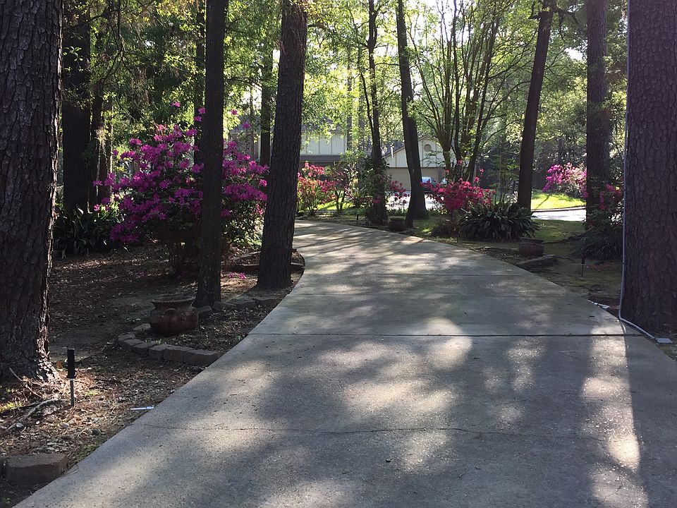 2nd image of 9 Thornhill Oaks Dr
