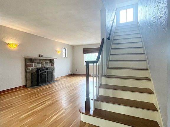 5th image of 1706 Pioneer Ave