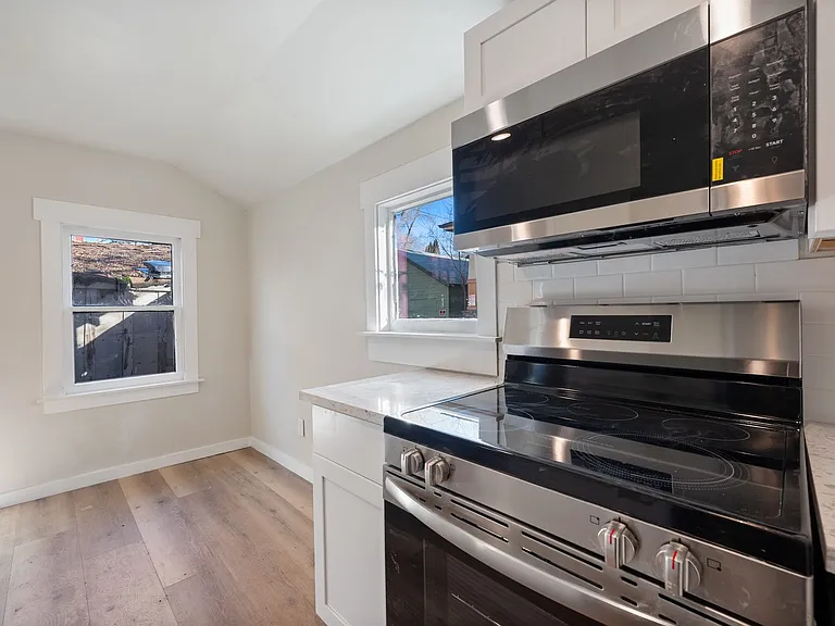 727 NW Georgia Ave — Photo 7
