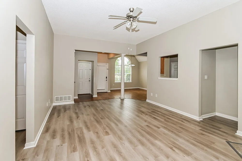 4 bed, 2.0 bath, 1814 sqft, $2,075 — Photo 4