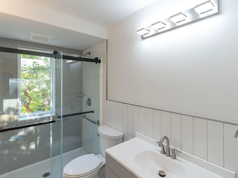 402 E Martin St — Photo 15