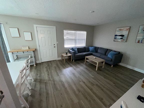 4th image of 318 Arricola Ave #104