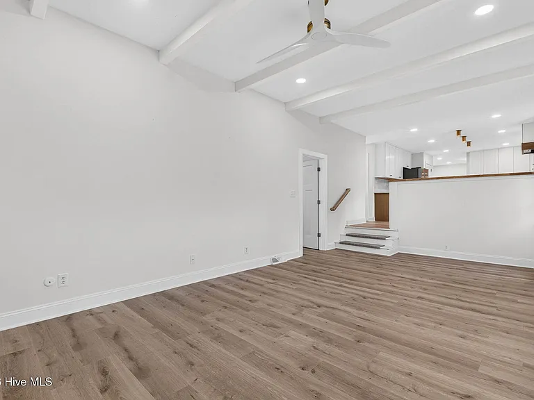 8305 Bald Eagle Ln — Photo 16